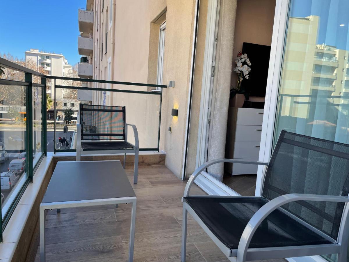With Swimming Pool 80 Meters Near The Appartement *